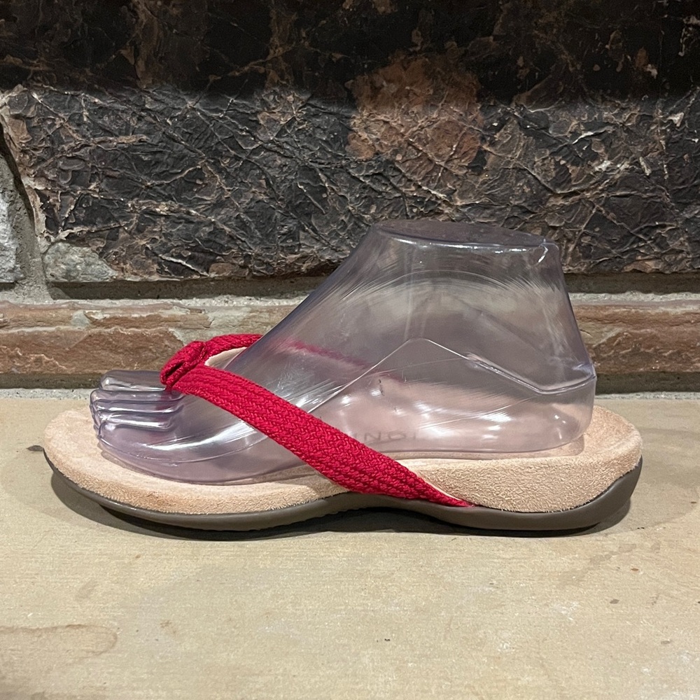 Vionic Mattie Viva Magenta Flip-Flop Supportive Sandals - Picture 3 of 7